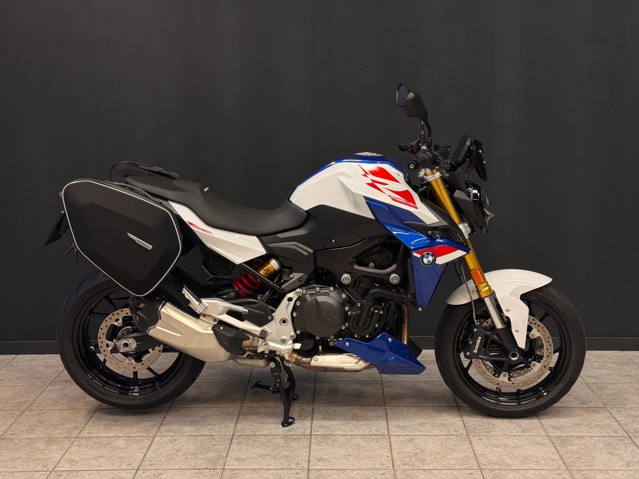 BMW F900R | Sidoväskor | Nyservad