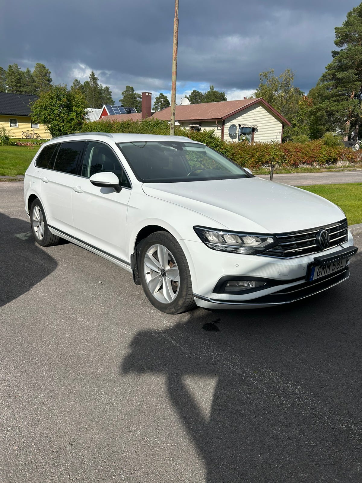 Volkswagen Passat 2021 – bild 1 av 7
