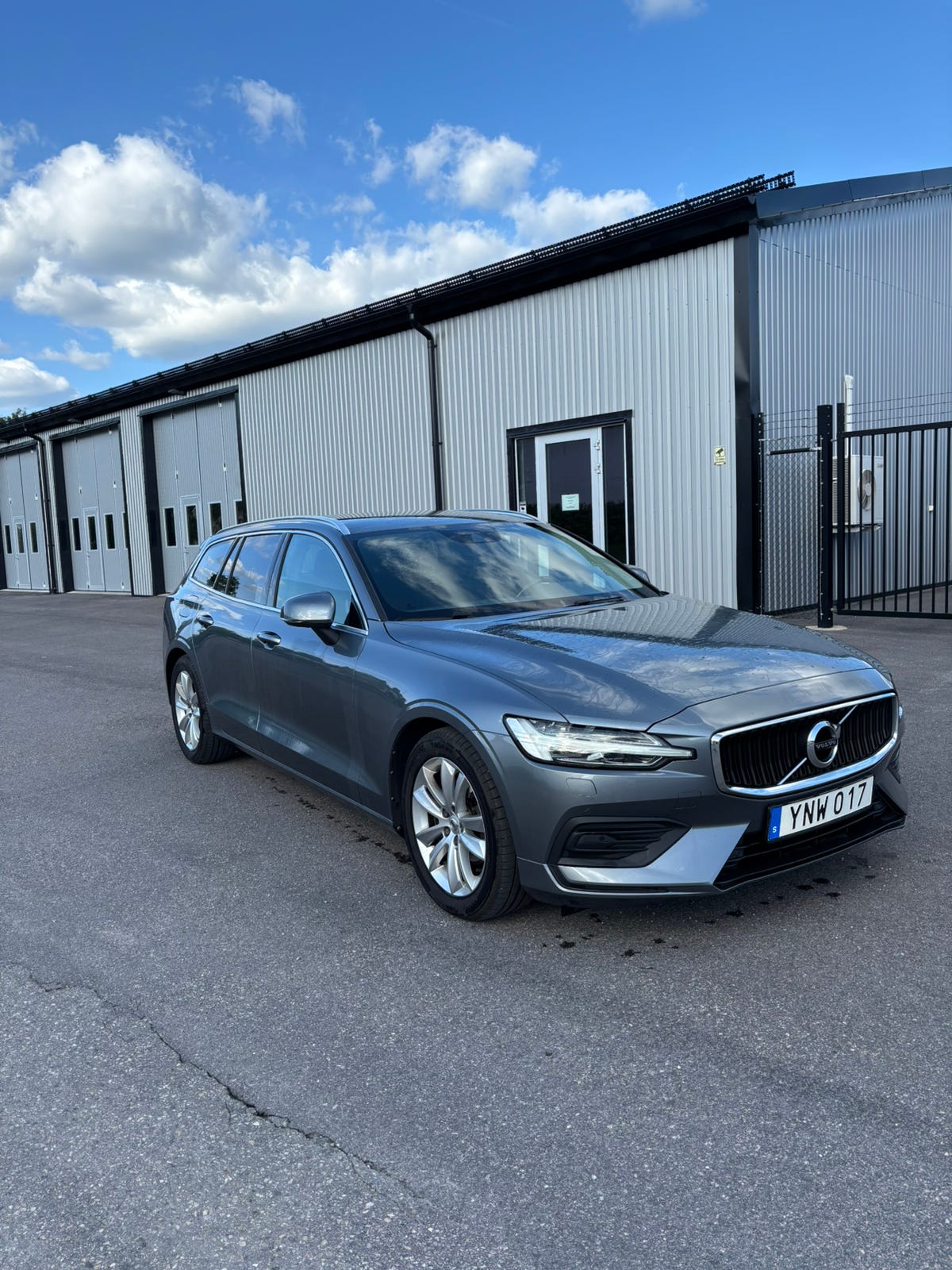 Volvo V60 2019 – bild 1 av 8