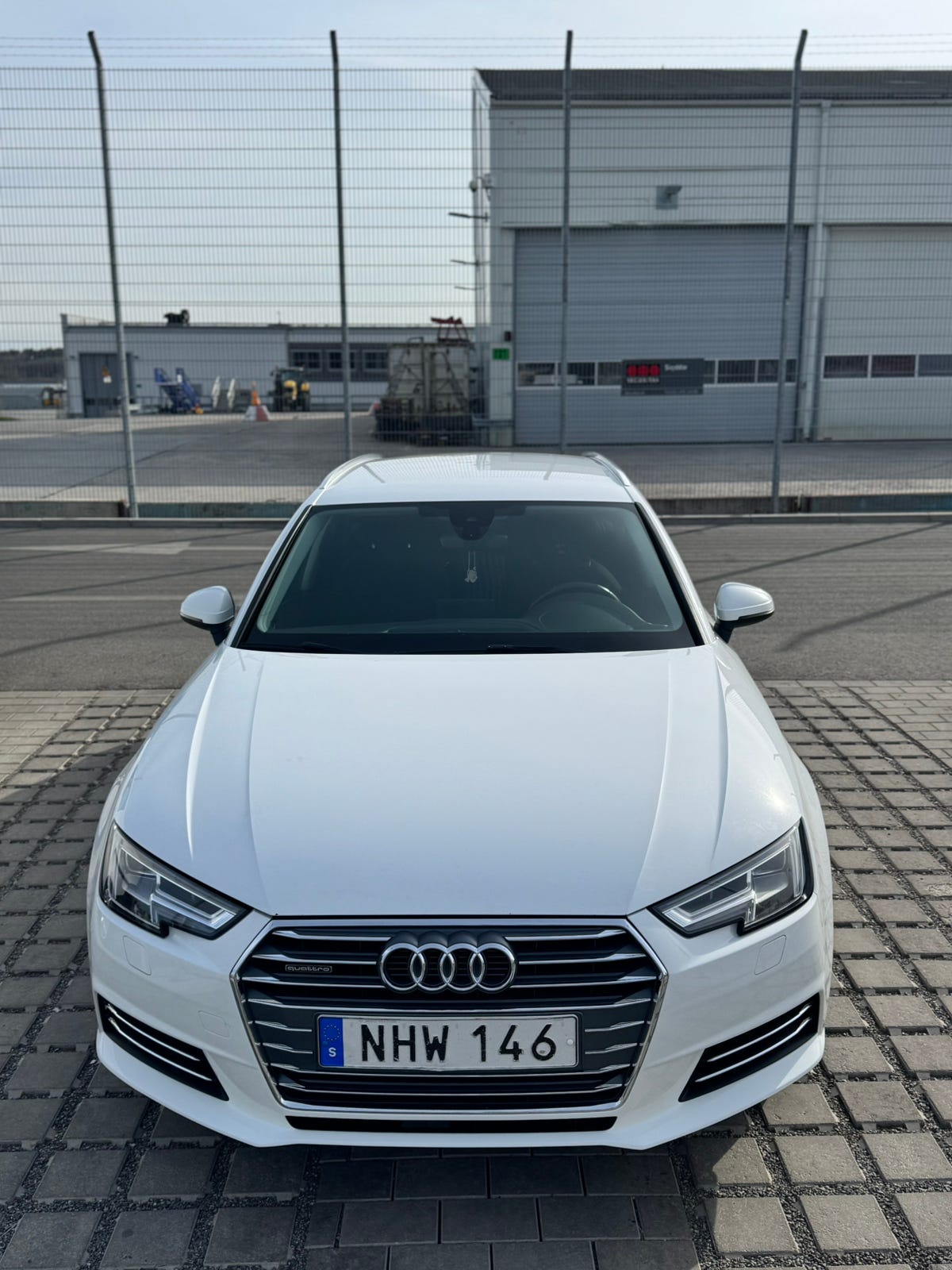 Audi A4 2016 – bild 1 av 14