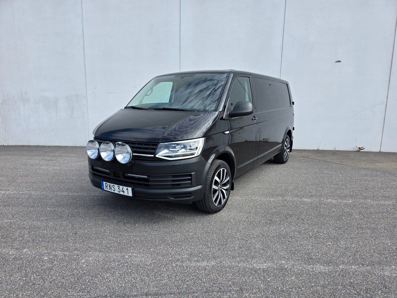 Volkswagen Transporter 2018 – bild 1 av 13