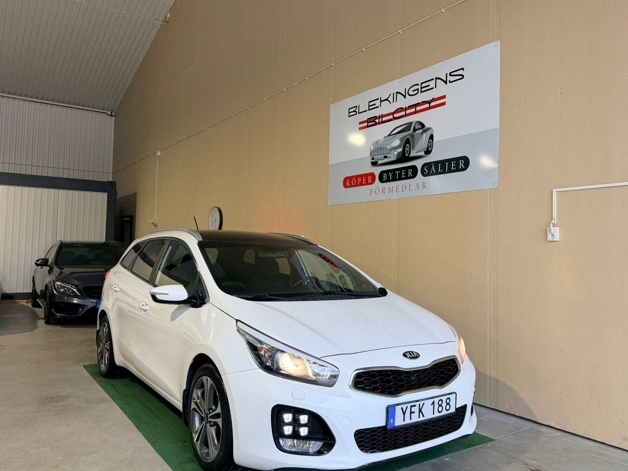 Kia Ceed 2016 – bild 1 av 22