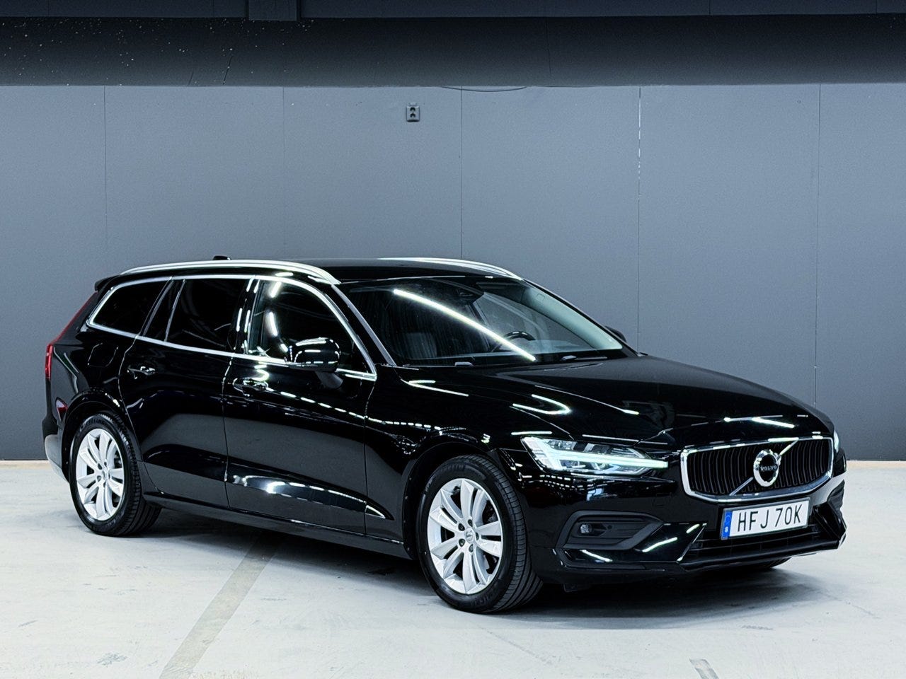 Volvo V60 2020 – bild 1 av 17