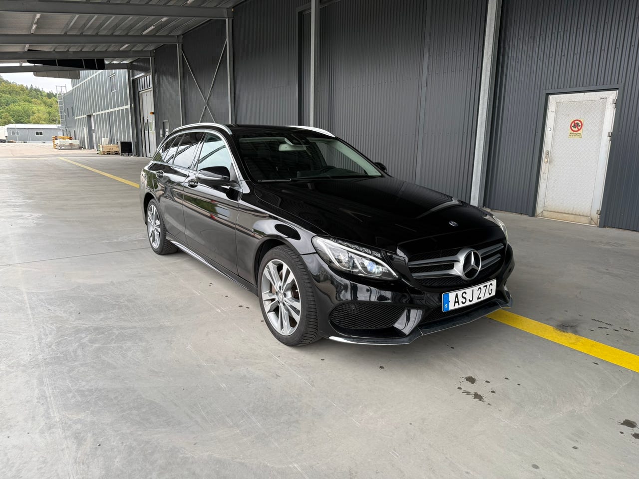 Mercedes-Benz C200 2016 – bild 1 av 14