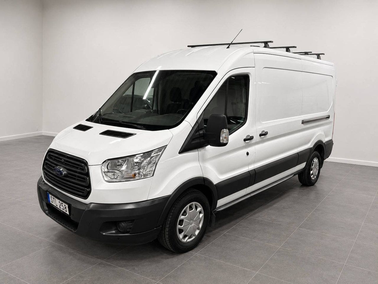 Ford Transit 2018 – bild 1 av 10