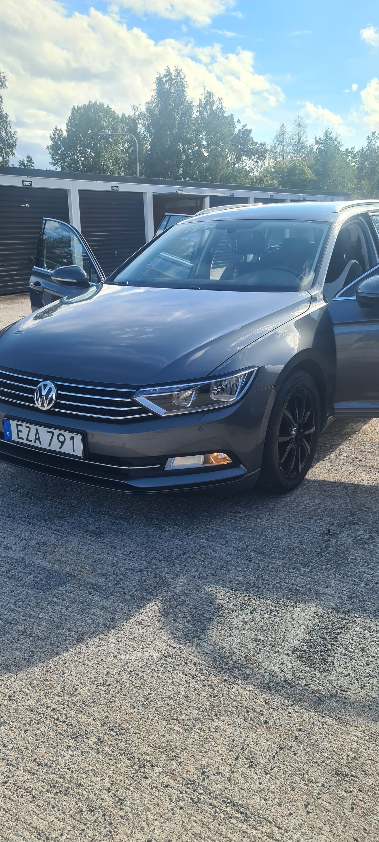 Volkswagen Passat 2015 – bild 1 av 6