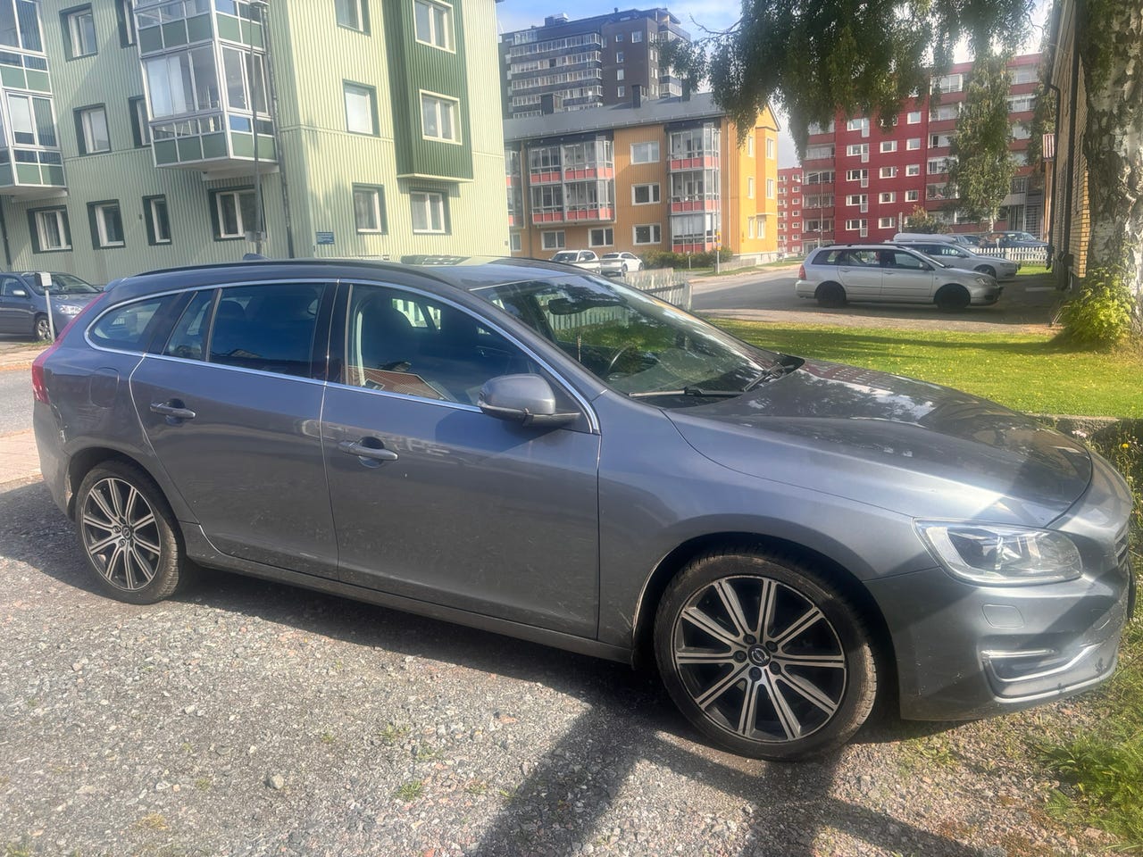 Volvo V60 2018 – bild 1 av 2