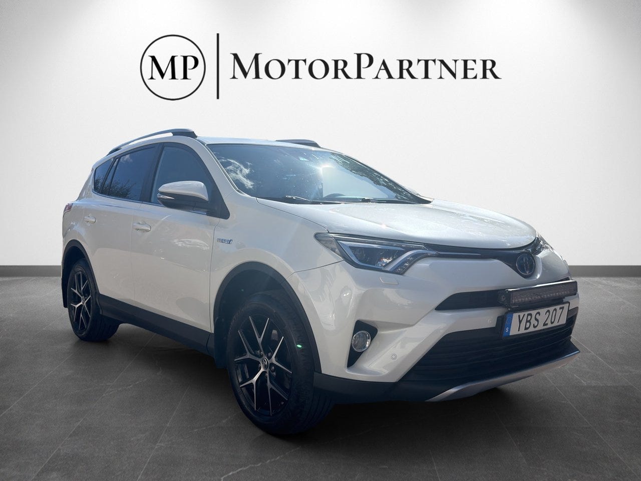 Toyota RAV4 2016 – bild 1 av 17