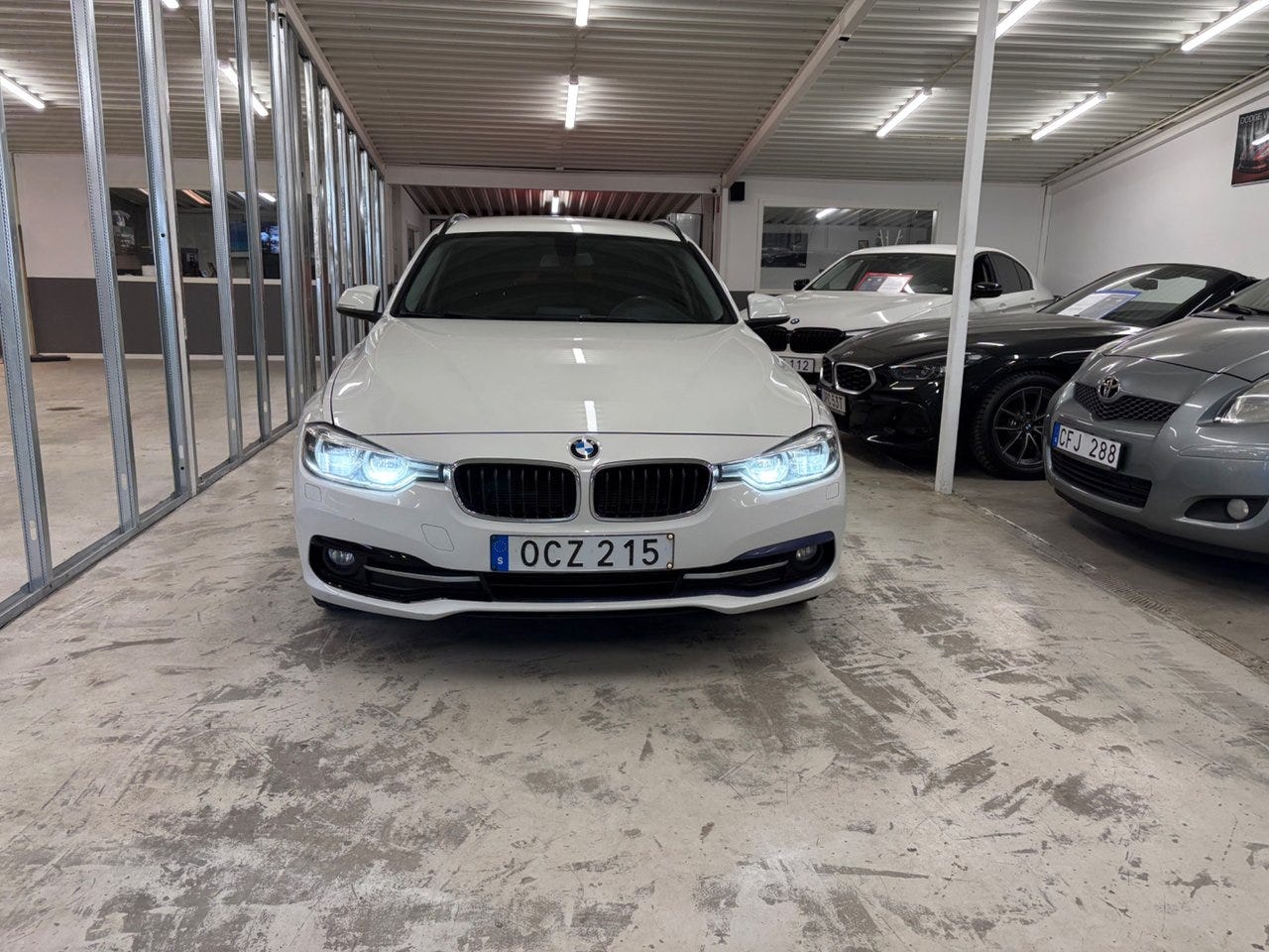 BMW 318d 2016 – bild 1 av 18