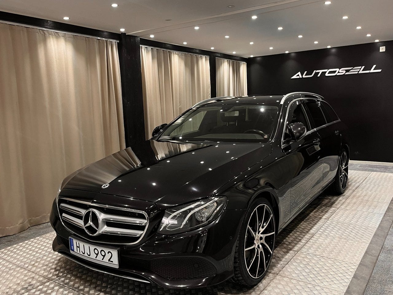 Mercedes-Benz E220 2018 – bild 1 av 21