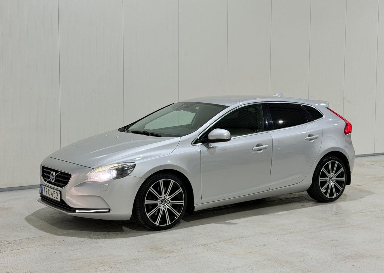 Volvo V40 2015 – bild 1 av 14