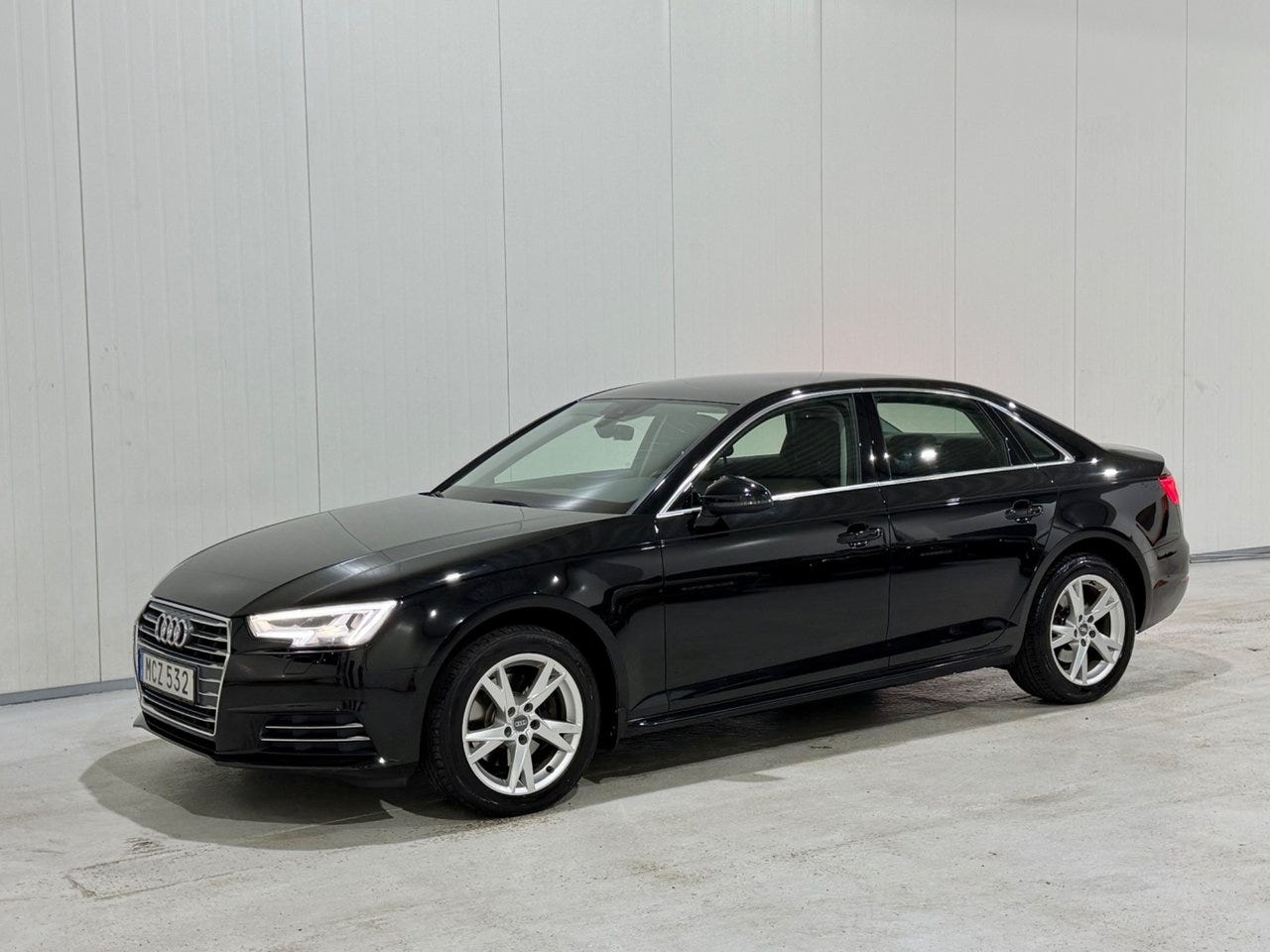 Audi A4 2016 – bild 1 av 15