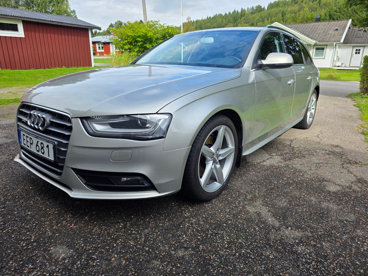 Audi A4 2013 – bild 1 av 11