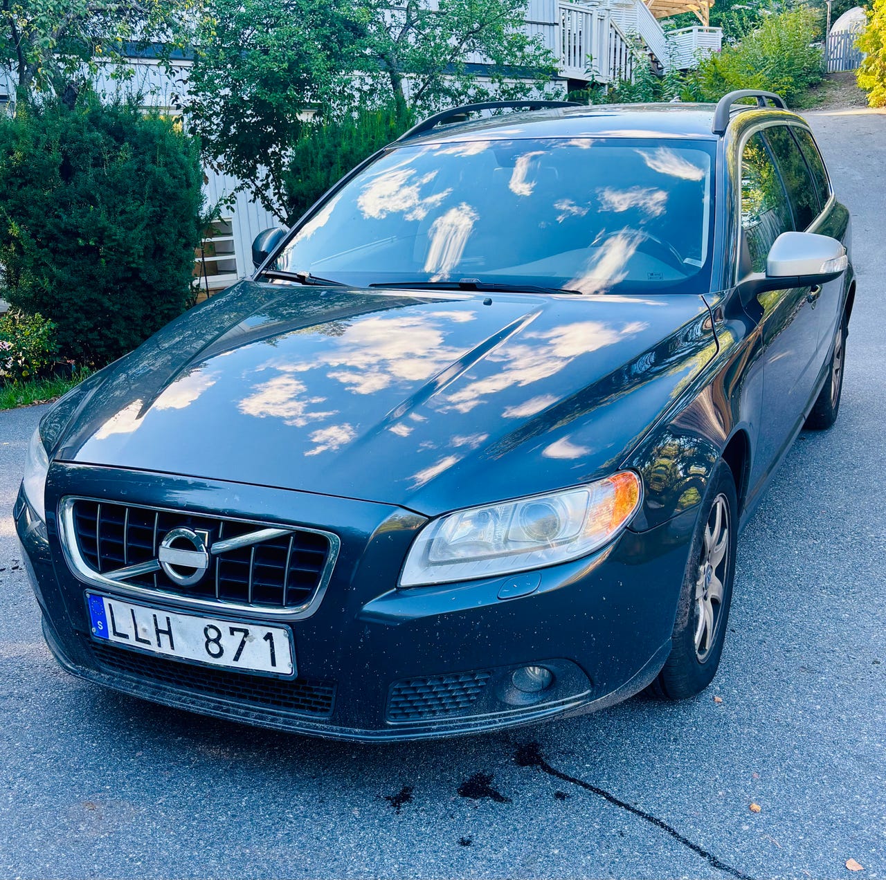 Volvo V70 2011 – bild 1 av 9