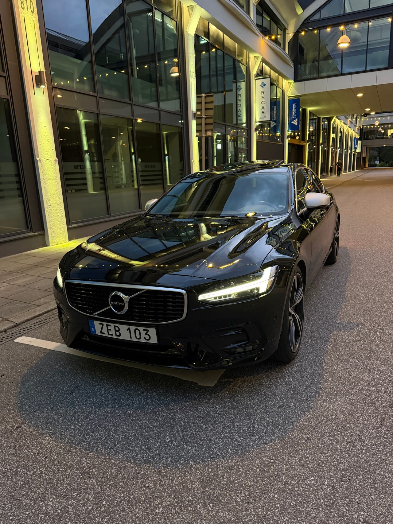 Volvo S90 2018 – bild 1 av 8