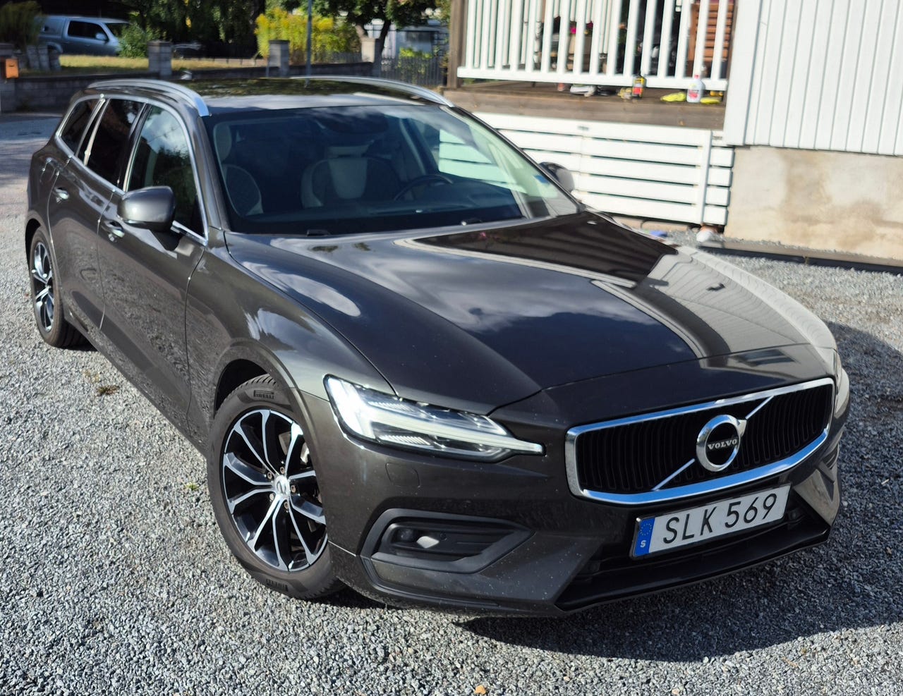 Volvo V60 2019 – bild 1 av 22