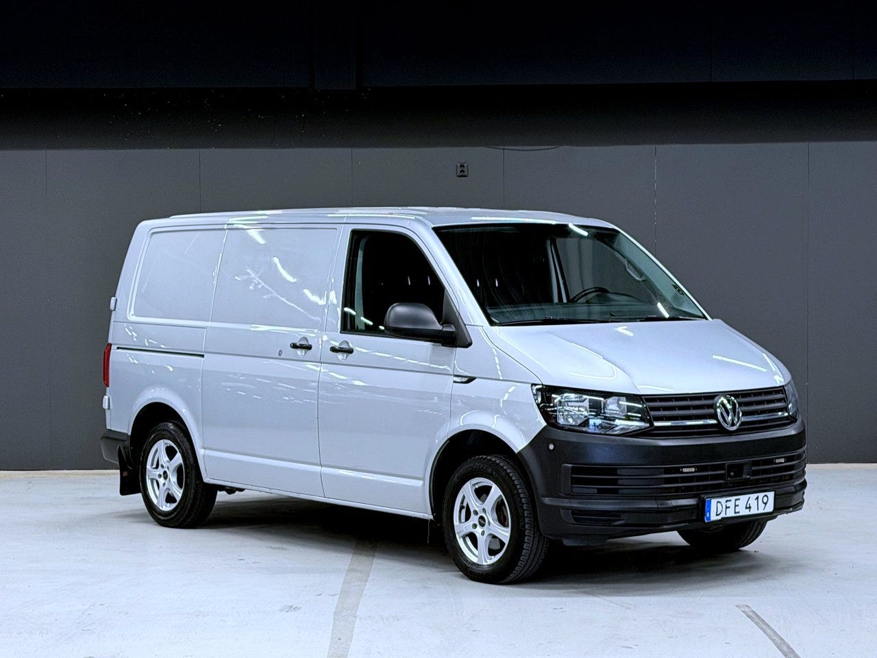 Volkswagen Transporter 2018 – bild 1 av 12