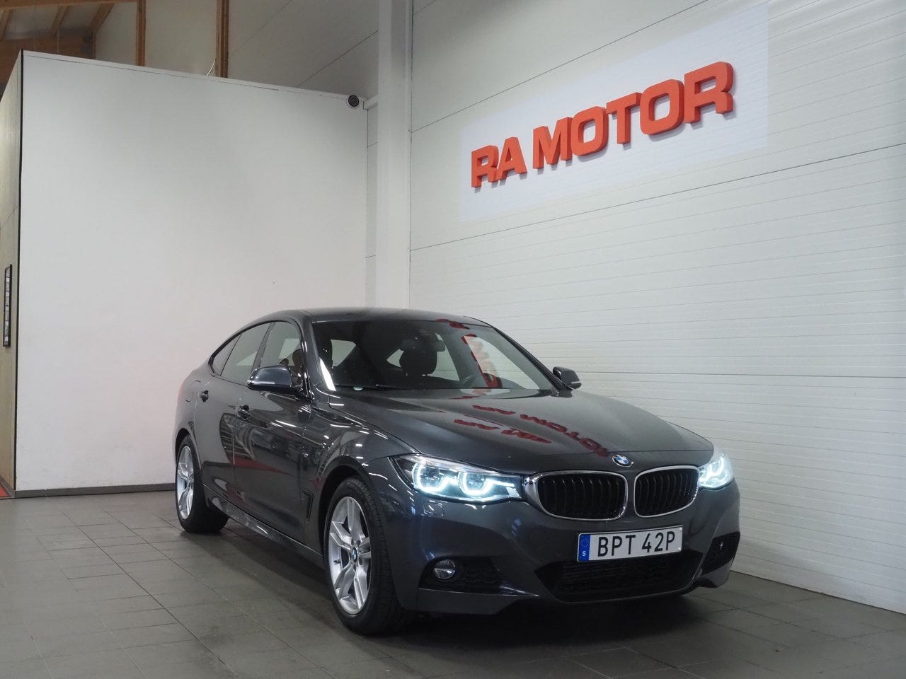 BMW 320d 2019 – bild 1 av 24