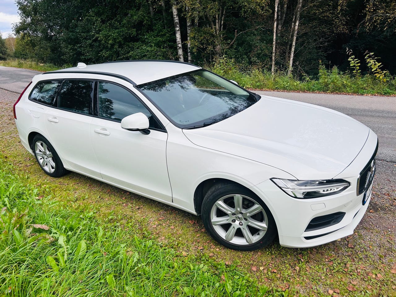 Volvo V90 2018 – bild 1 av 17