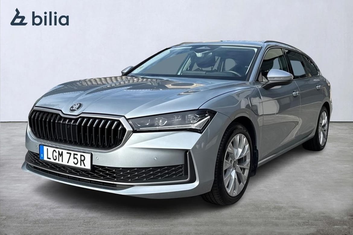 Skoda Superb 2025 – bild 1 av 15
