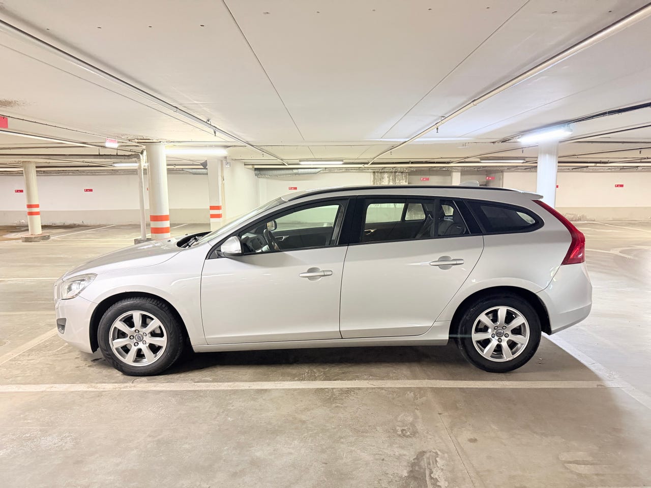 Volvo V60 2011 – bild 1 av 8