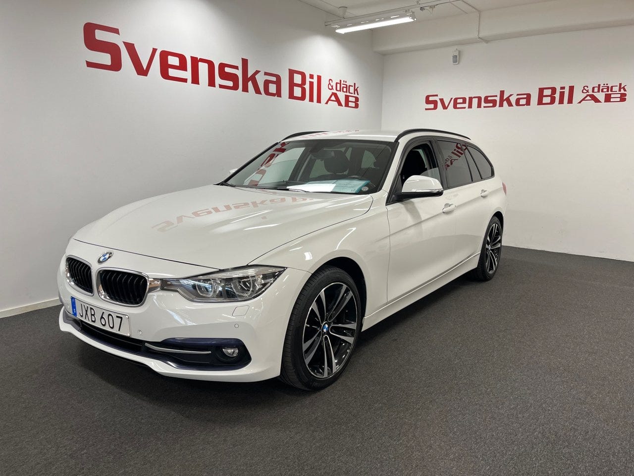 BMW 320d 2019 – bild 1 av 22
