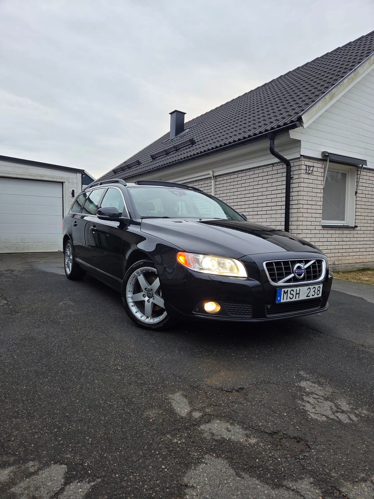 Volvo V70 2012 – bild 1 av 9