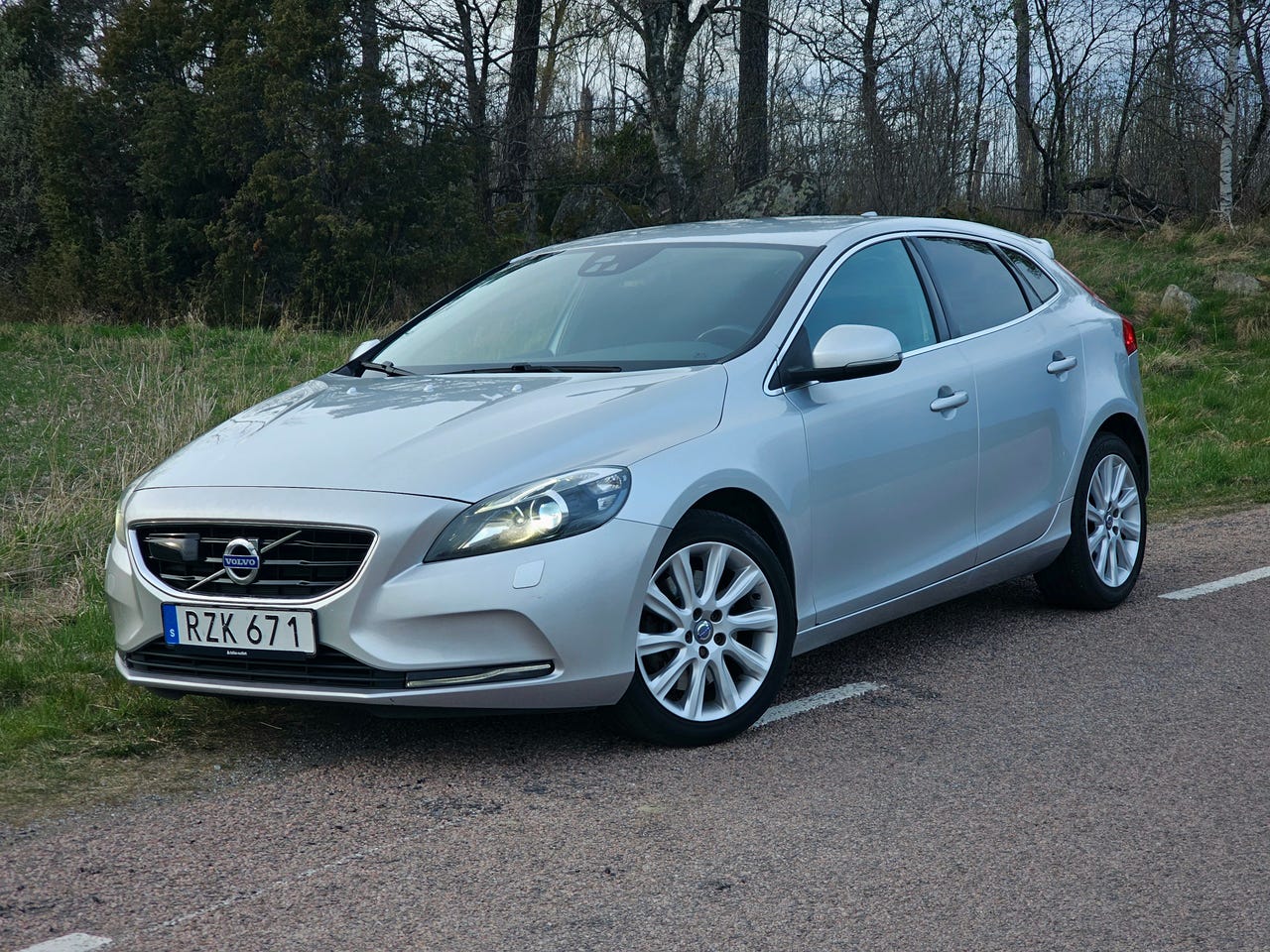 Volvo V40 2016 – bild 1 av 7