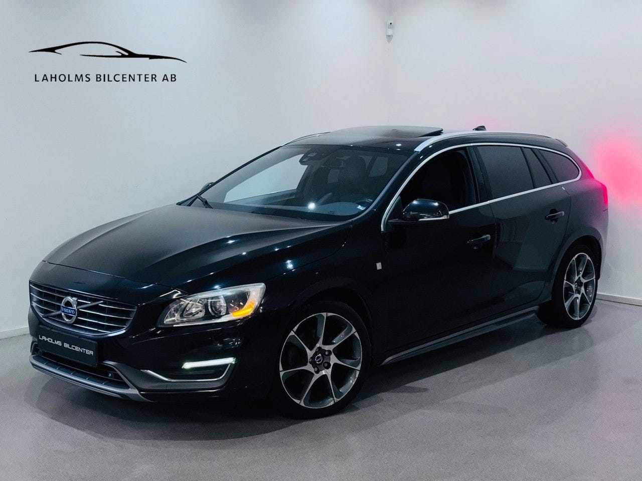 Volvo V60 2015 – bild 1 av 22