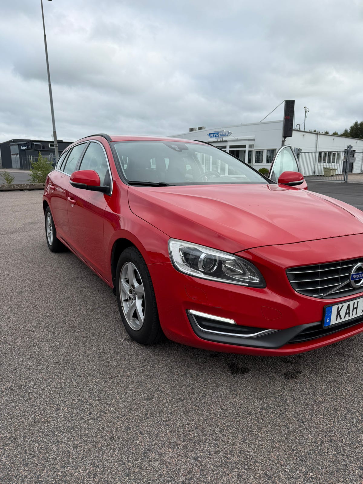Volvo V60 2015 – bild 1 av 18