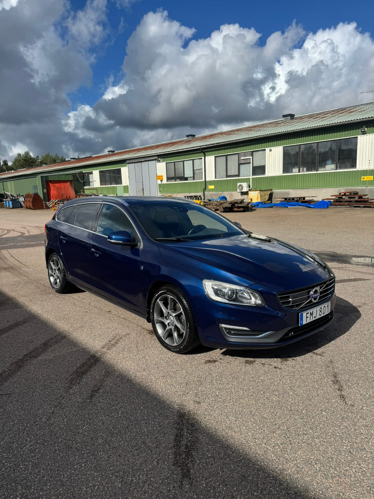 Volvo V60 2015 – bild 1 av 10