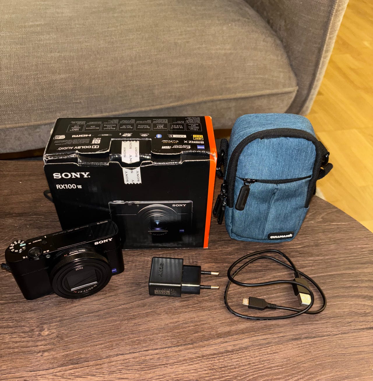Sony RX100 VII - Nästan oanvänd, med låda och tillbehör | Blocket