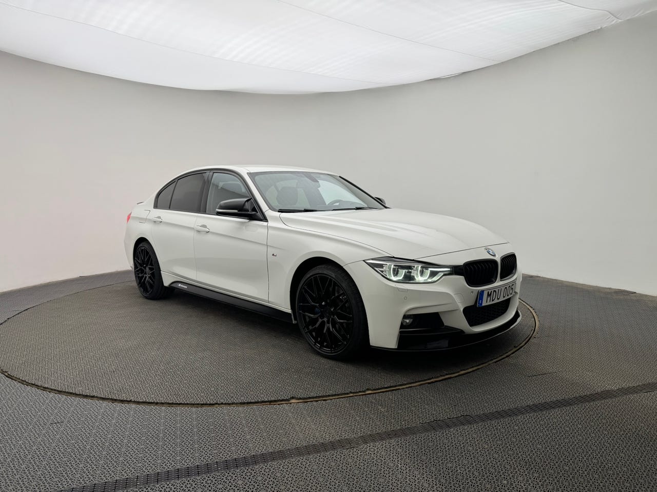 BMW 320d 2016 – bild 1 av 24