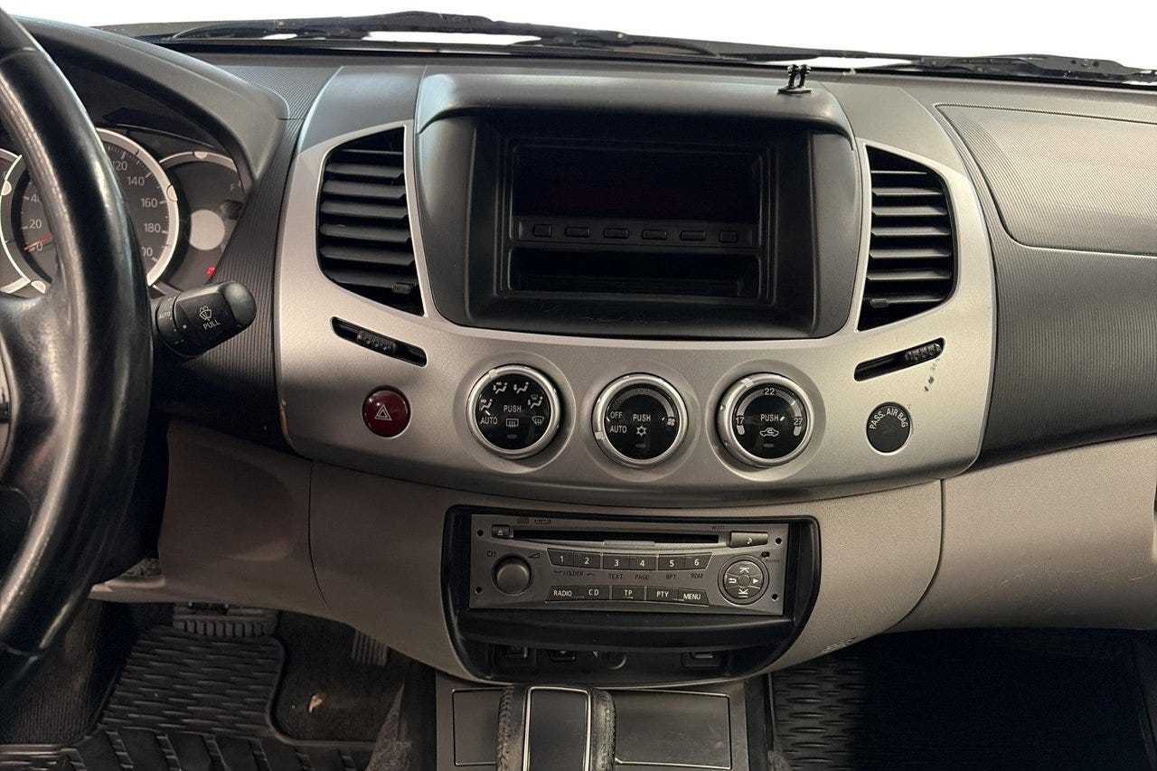 Mitsubishi L200 2.5 DI-D Double Cab | 178 ch | BVA | Cuir | Hard-top | Pare-buffle avec phares | Attelage | Jantes hiver