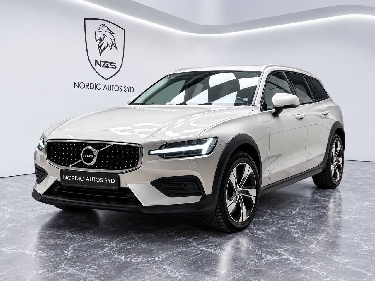 Volvo V60 Cross Country 2022 – bild 1 av 23