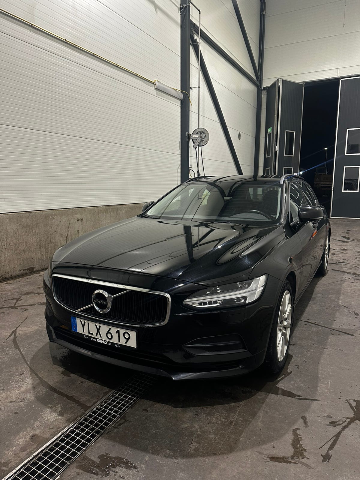 Volvo V90 2018 – bild 1 av 13