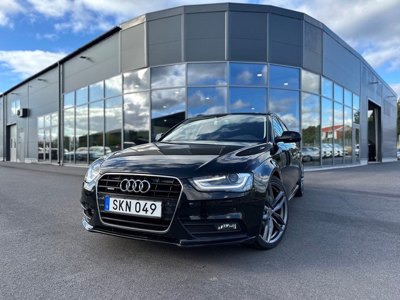 Audi A4 2015 – bild 1 av 3