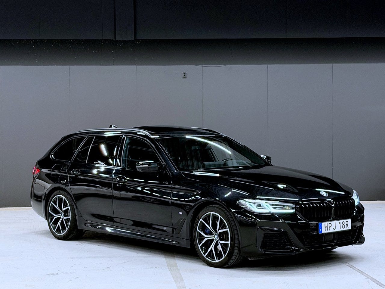 BMW 530d 2021 – bild 1 av 23