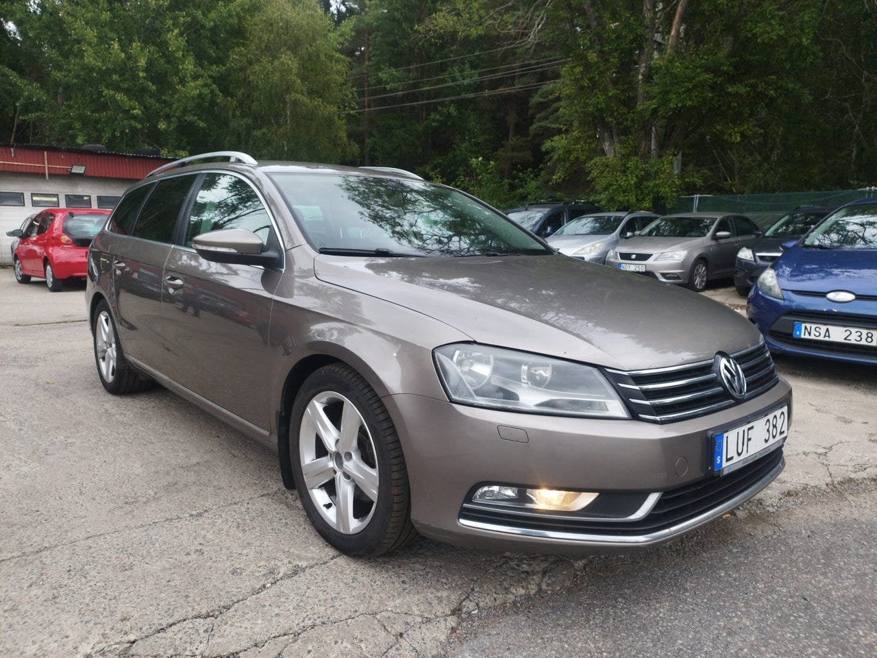 Volkswagen Passat 2012 – bild 1 av 12