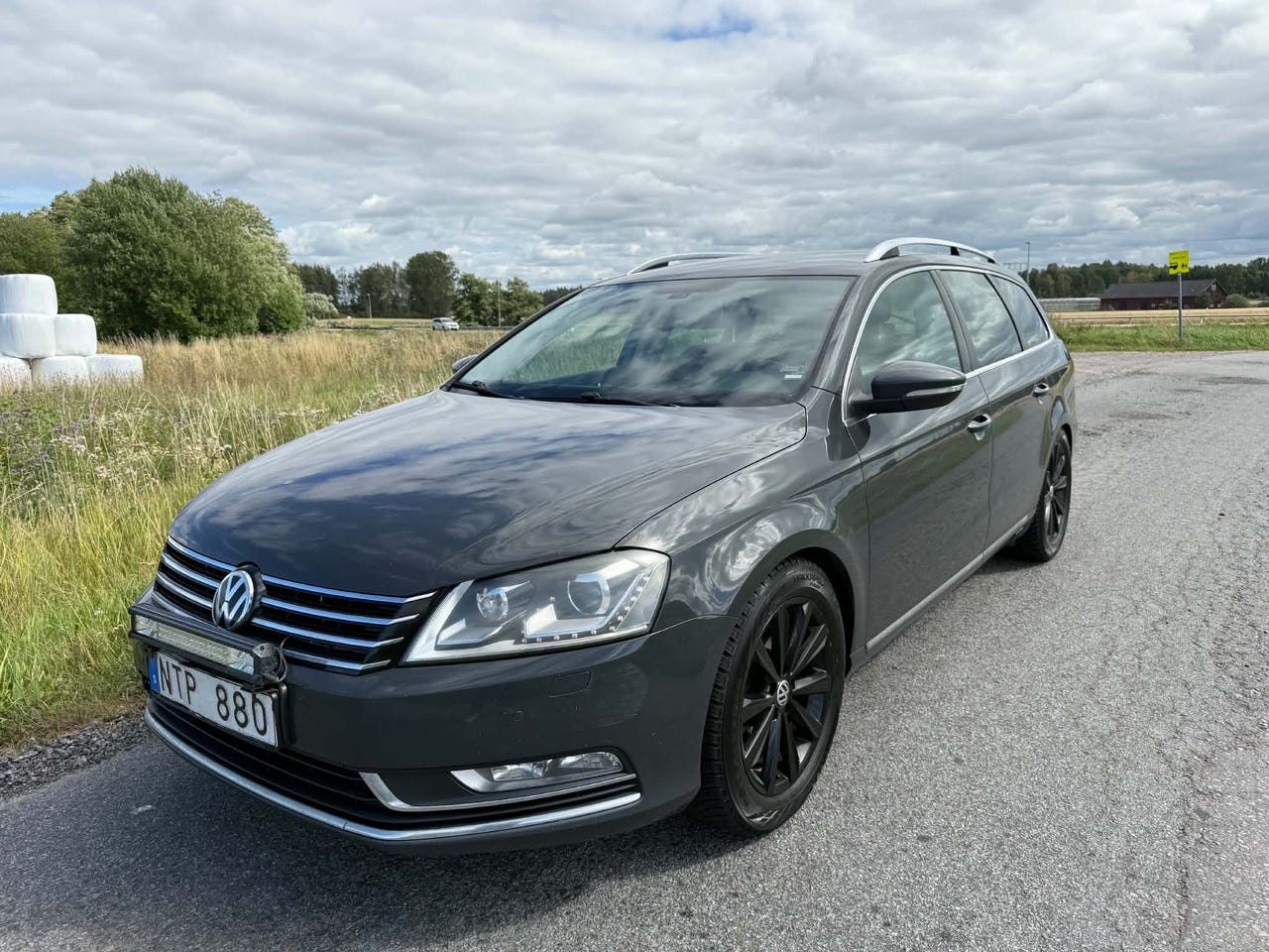 Volkswagen Passat 2012 – bild 1 av 10