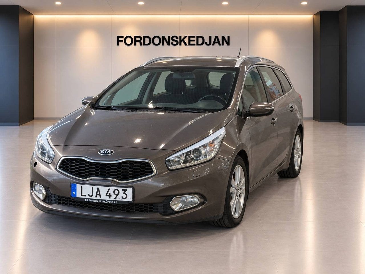 Kia Ceed 2014 – bild 1 av 17