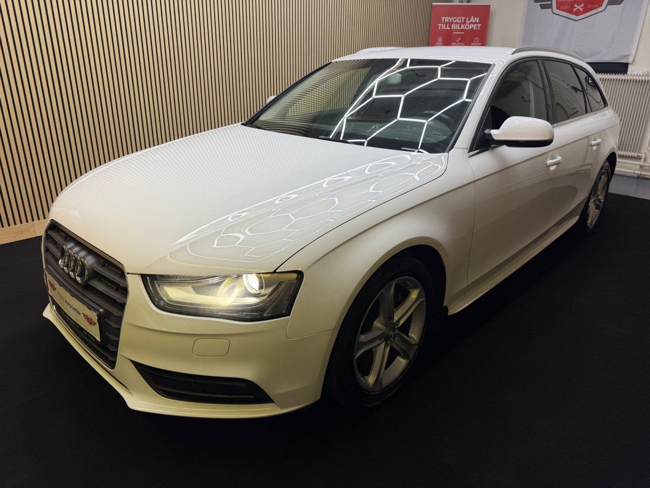 Audi A4 2014 – bild 1 av 16