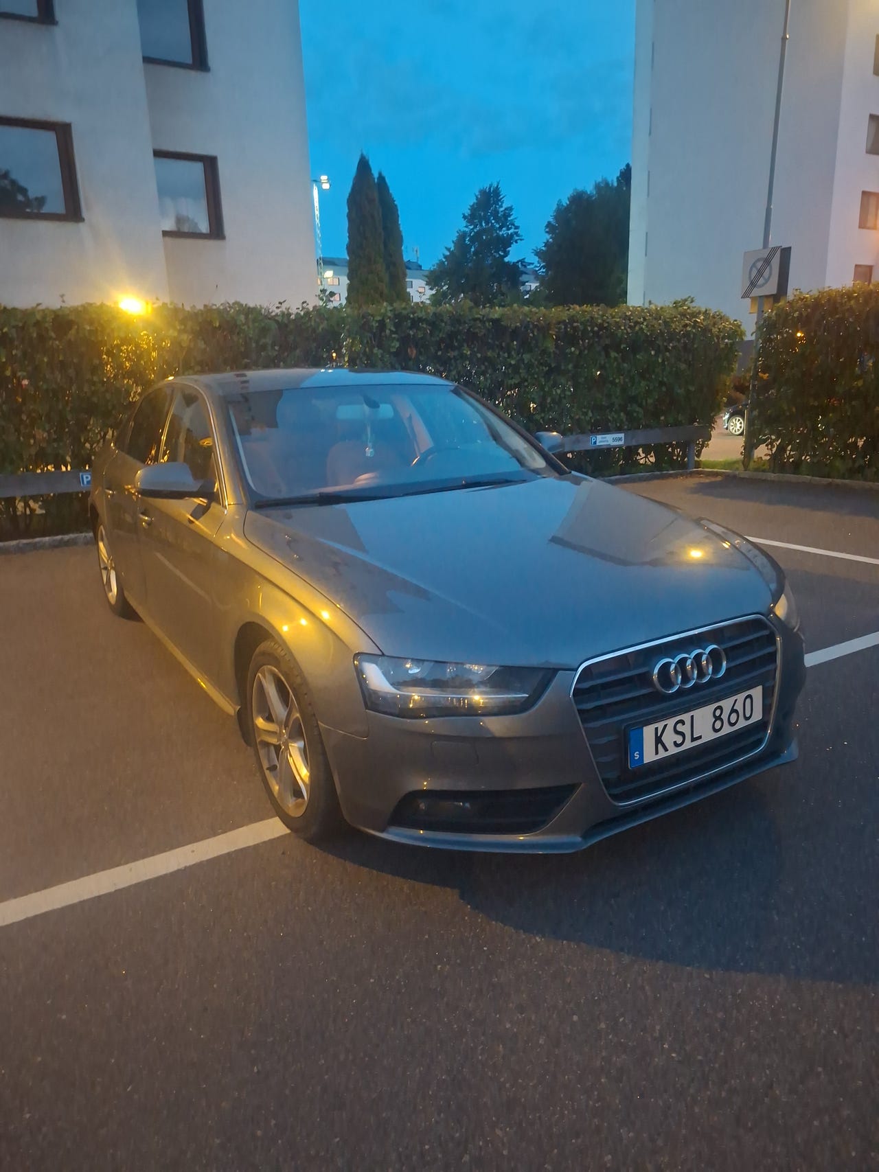 Audi A4 2013 – bild 1 av 7