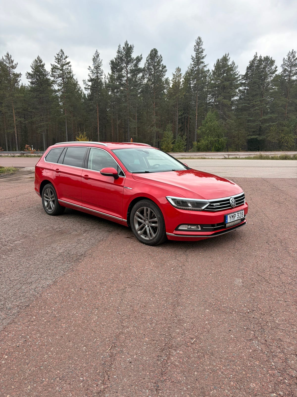 Volkswagen Passat 2018 – bild 1 av 4