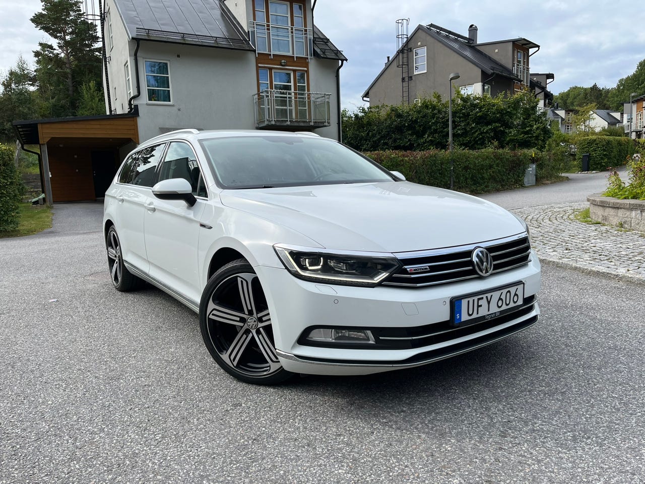 Volkswagen Passat 2015 – bild 1 av 17