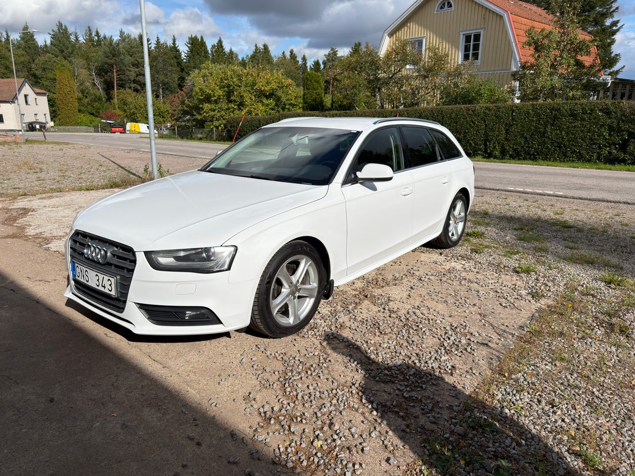 Audi A4 2013 – bild 1 av 8