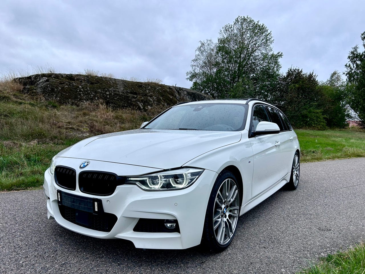 BMW 330d 2017 – bild 1 av 24