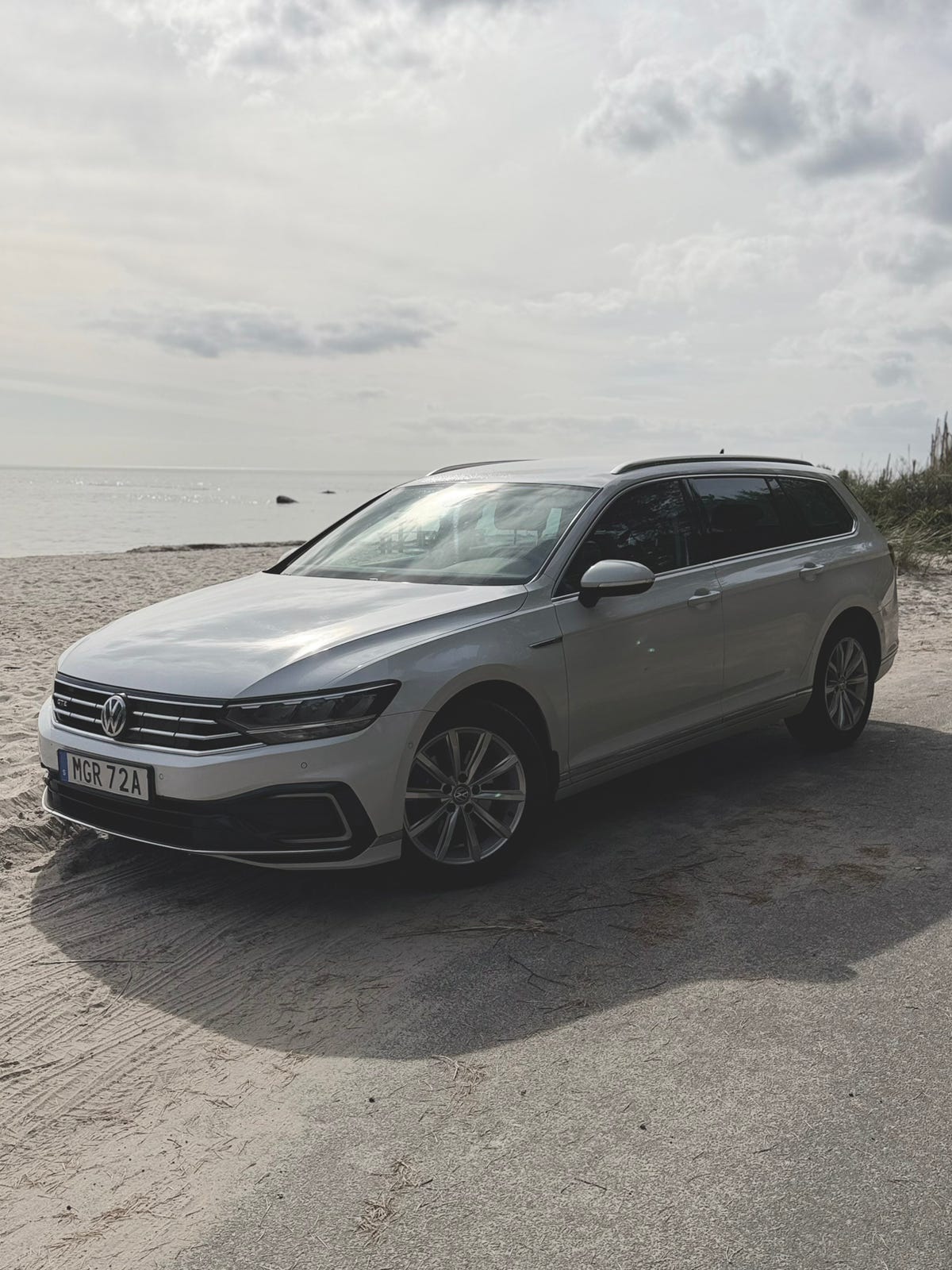 Volkswagen Passat 2020 – bild 1 av 6