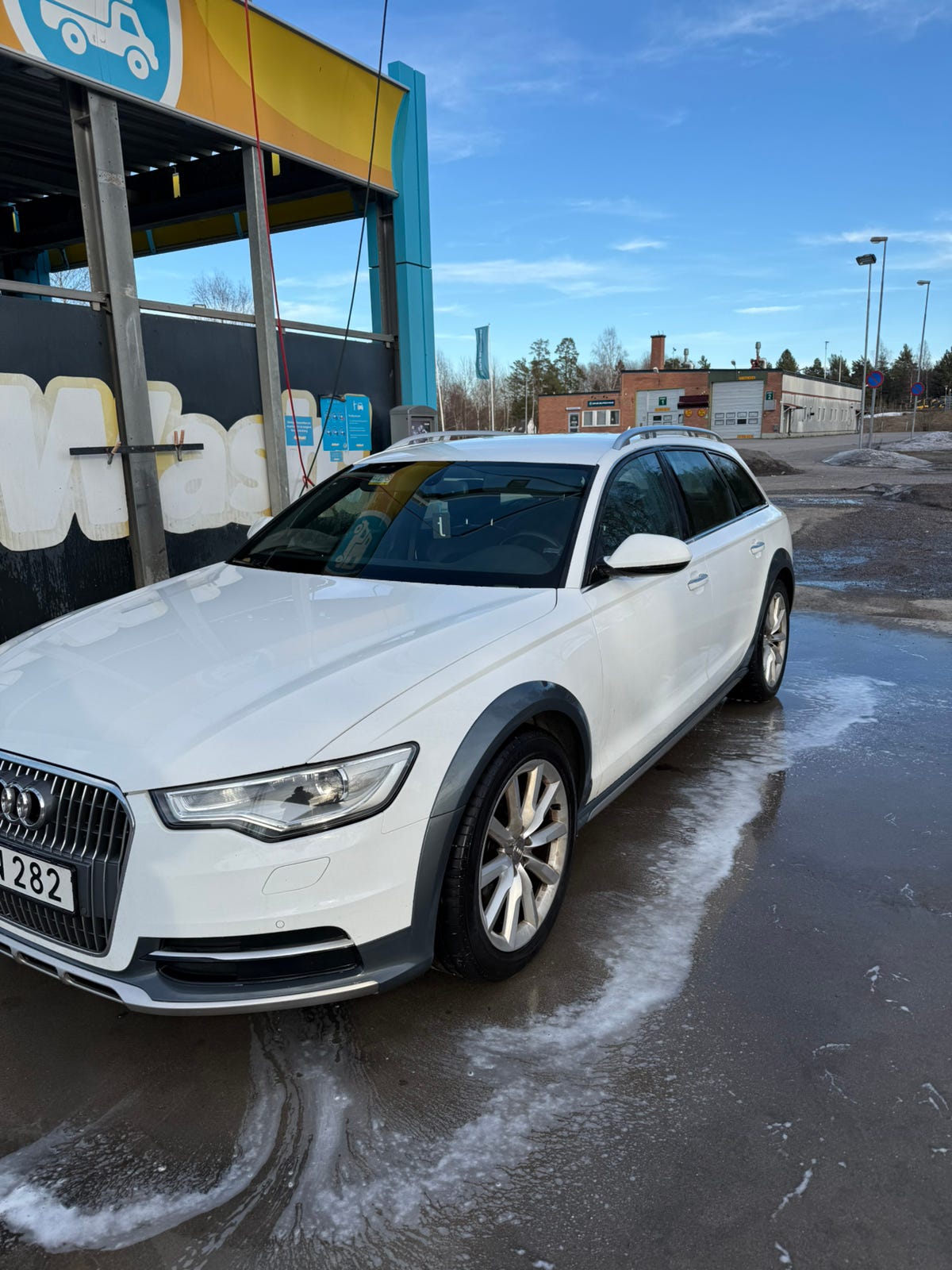 Audi A6 allroad 2014 – bild 1 av 5