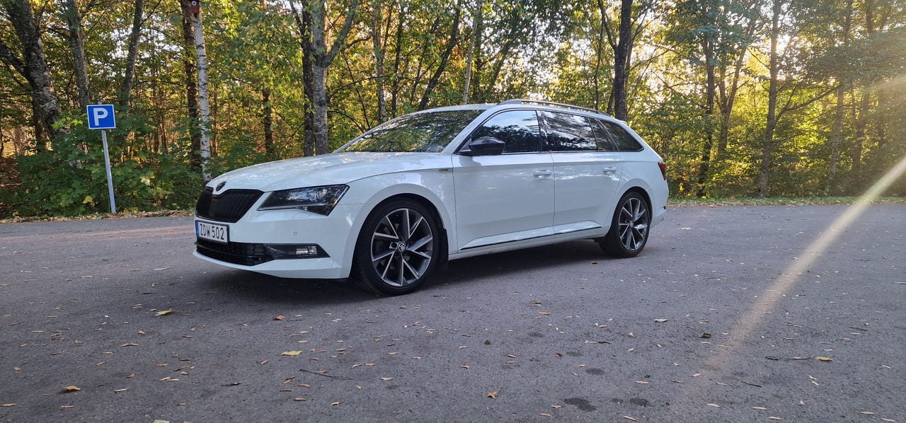 Skoda Superb 2018 – bild 1 av 18